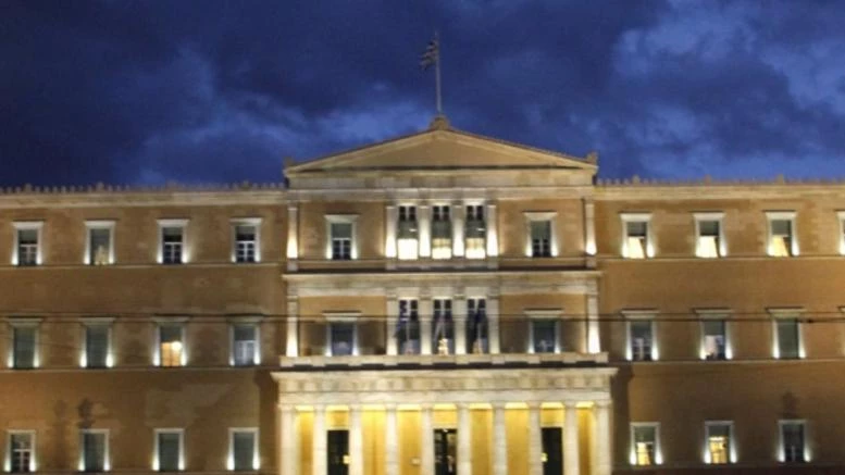 Από θαύμα δεν υπήρξε κάποιο θύμα – Ο οδηγός που εισέβαλε στη Βουλή παραβίασε 33 φορές το «κόκκινο»